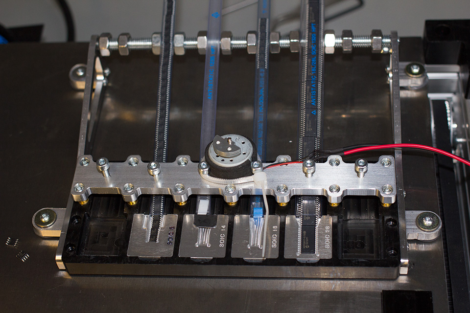 Chip feeder complete