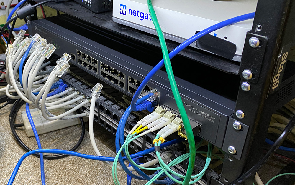 Removing patch cables