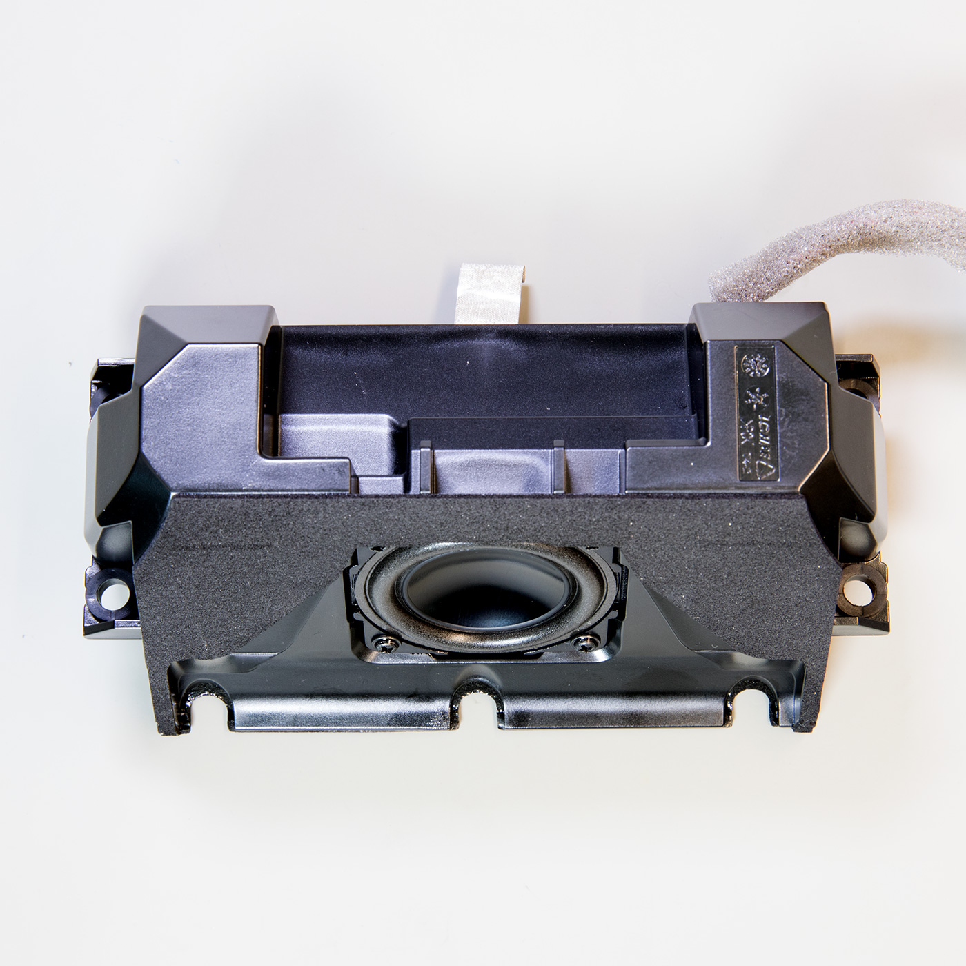 The speaker housing and speaker