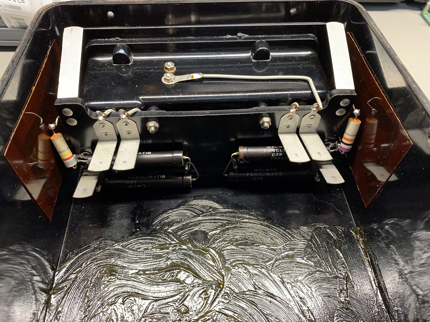 2500 voltage input circuit