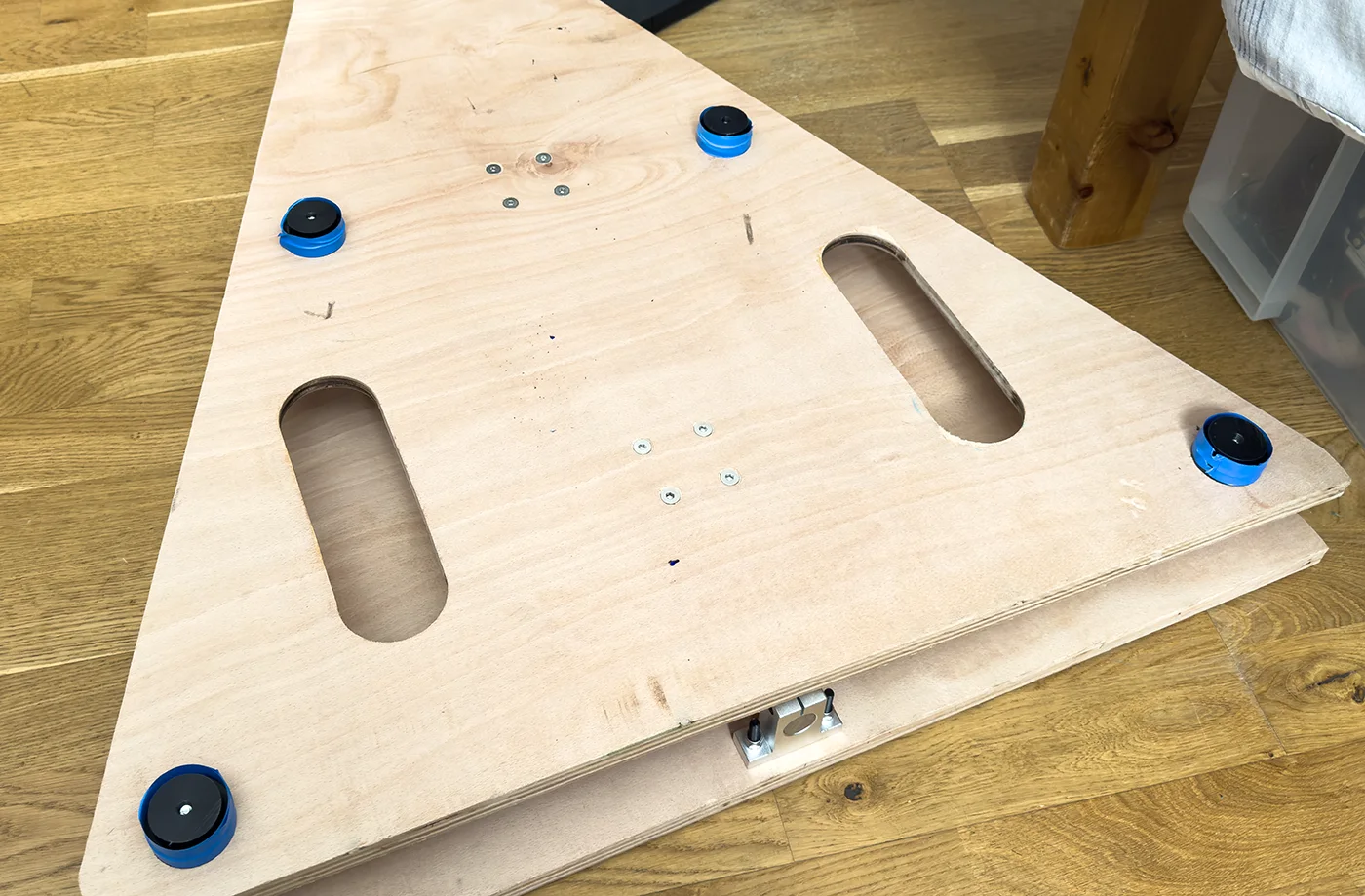 Round feet to secure the trainer