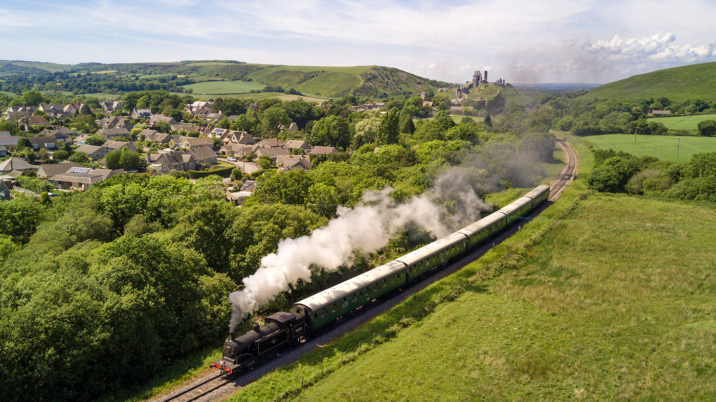 Photo of Train leaving Corfe Castle